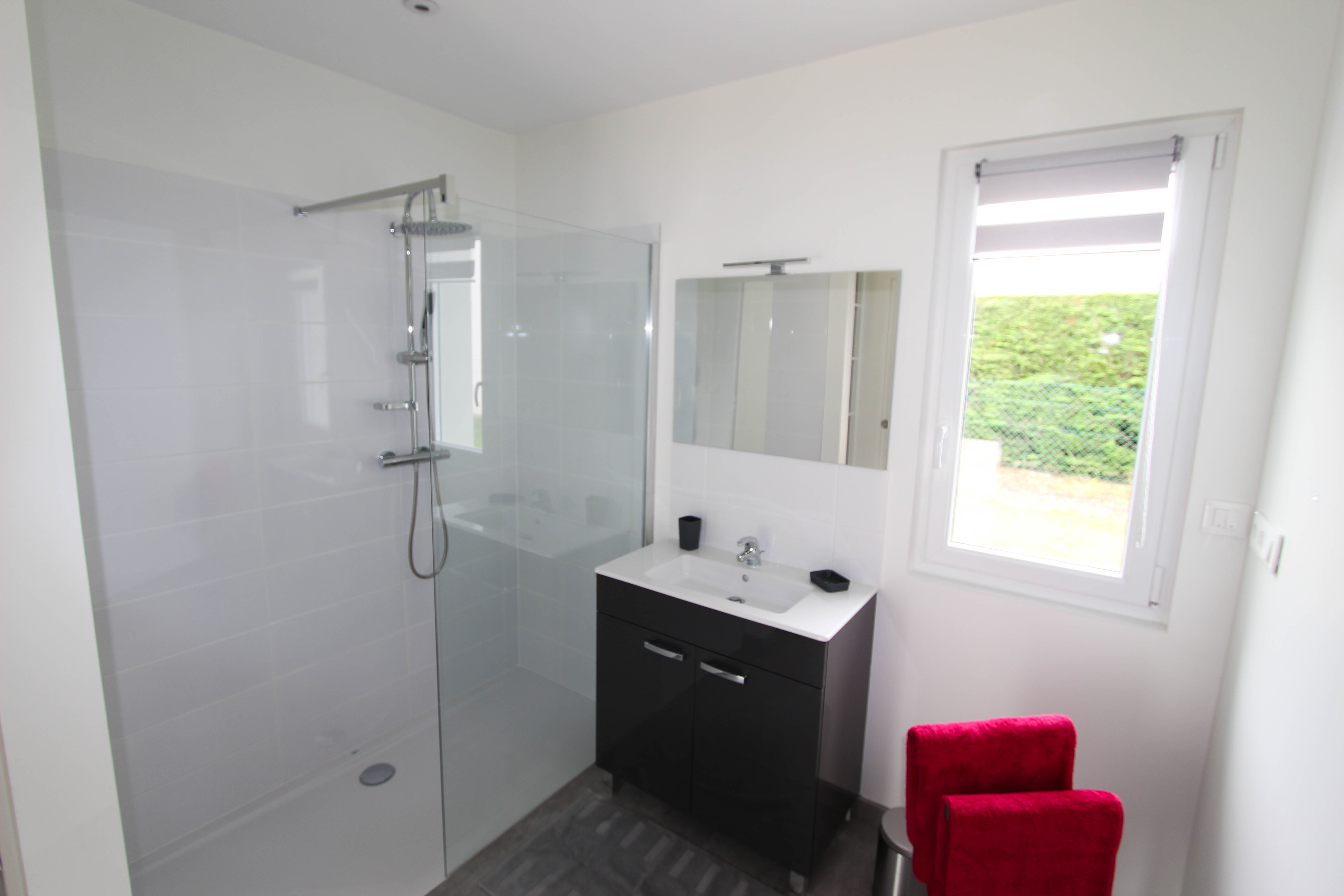 Salle de bain suite parentale de la villa rubis location gîte varengeville-sur-mer pourville-sur-mer